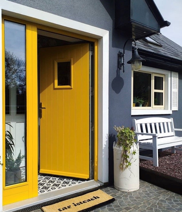 WHAT IS THE BEST COLOUR TO PAINT MY FRONT DOOR?